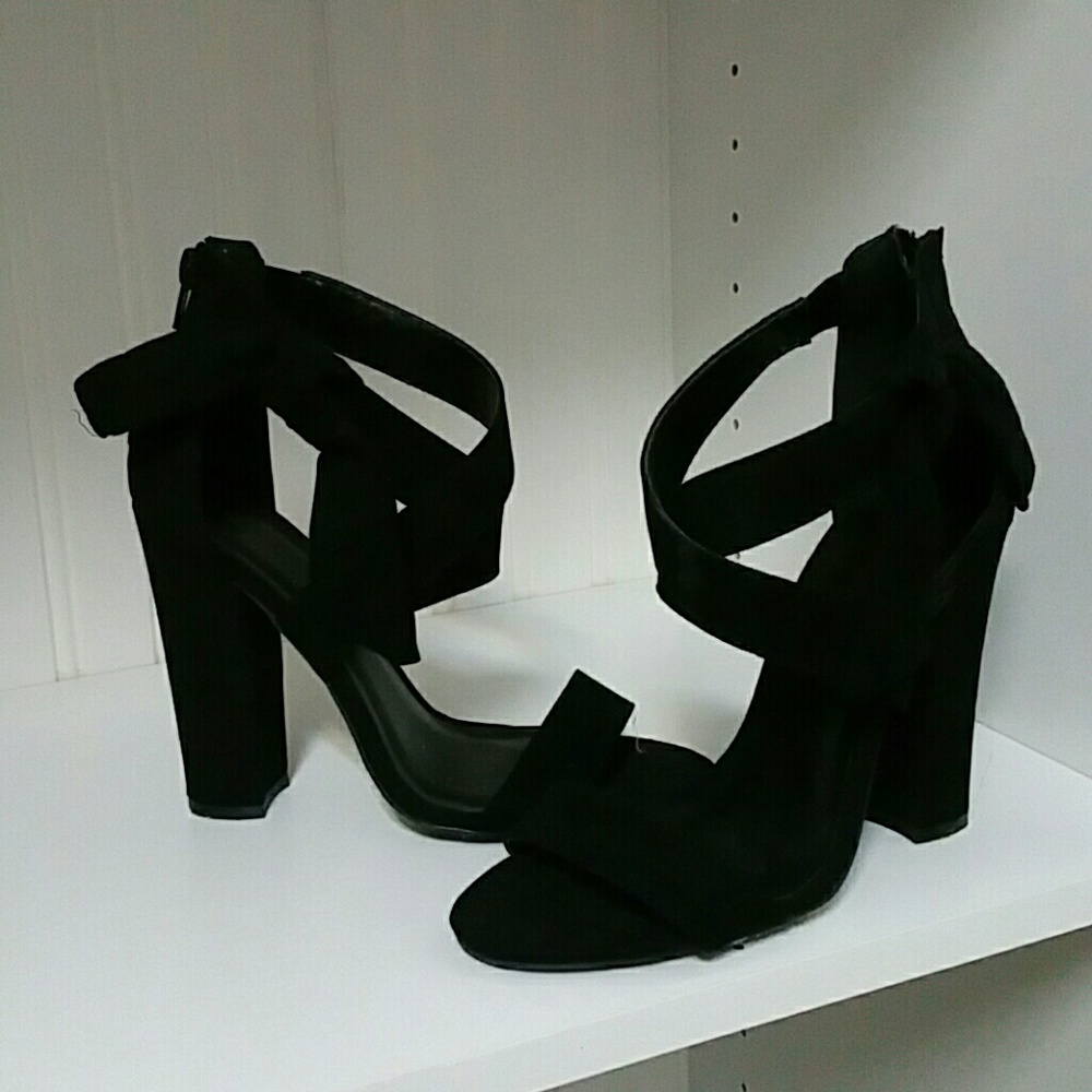 Black heels with bow detail on side